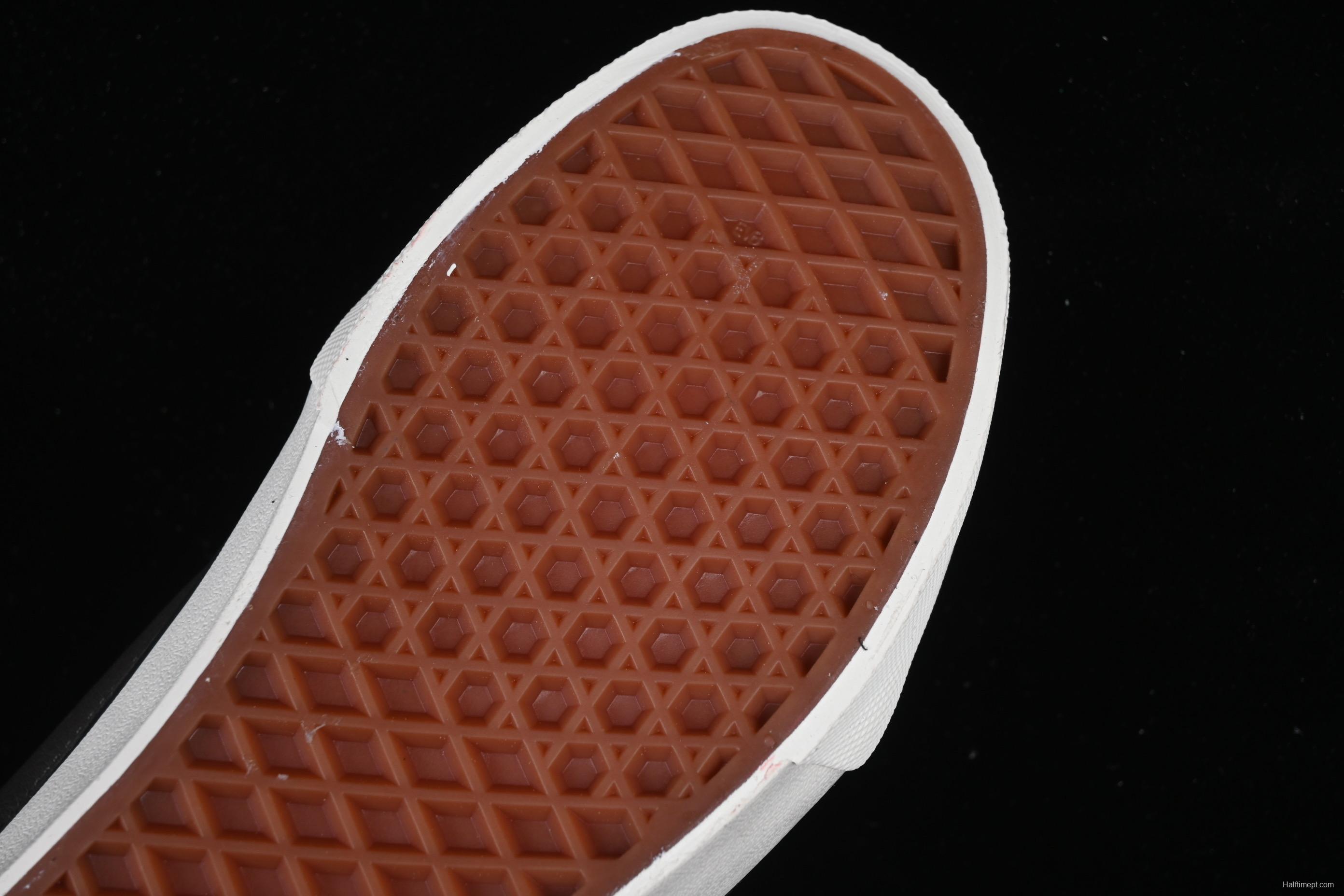 Vans Knu Skool Low-Top Retro Chunky Sneakers with Oversized Logo - VN0009QC2LN