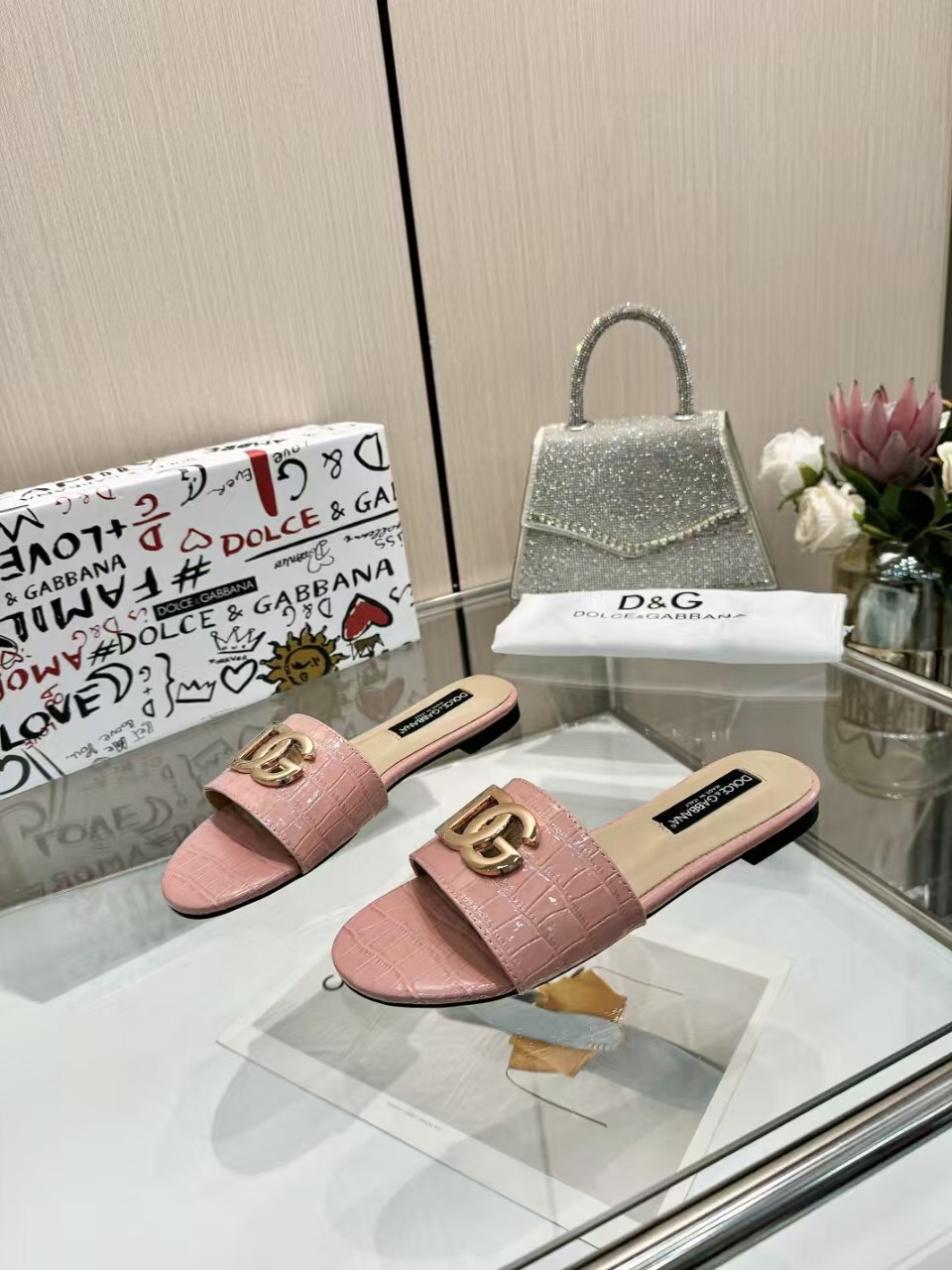 2025 Women Dolce & Gabbana Pink Leather Slippers LY00190