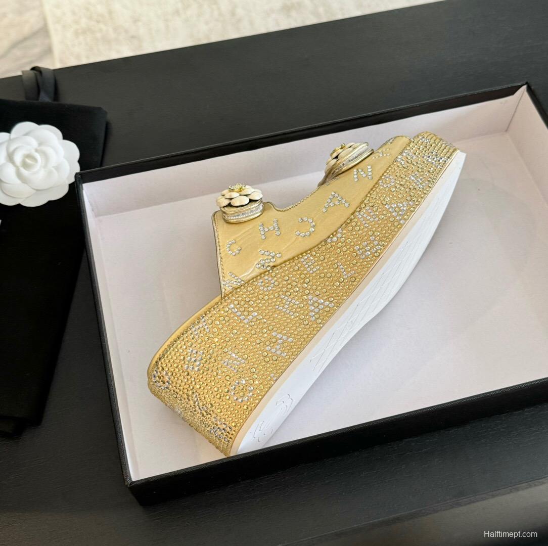 2025 Women Chanel Gold Leather Slippers LY00330