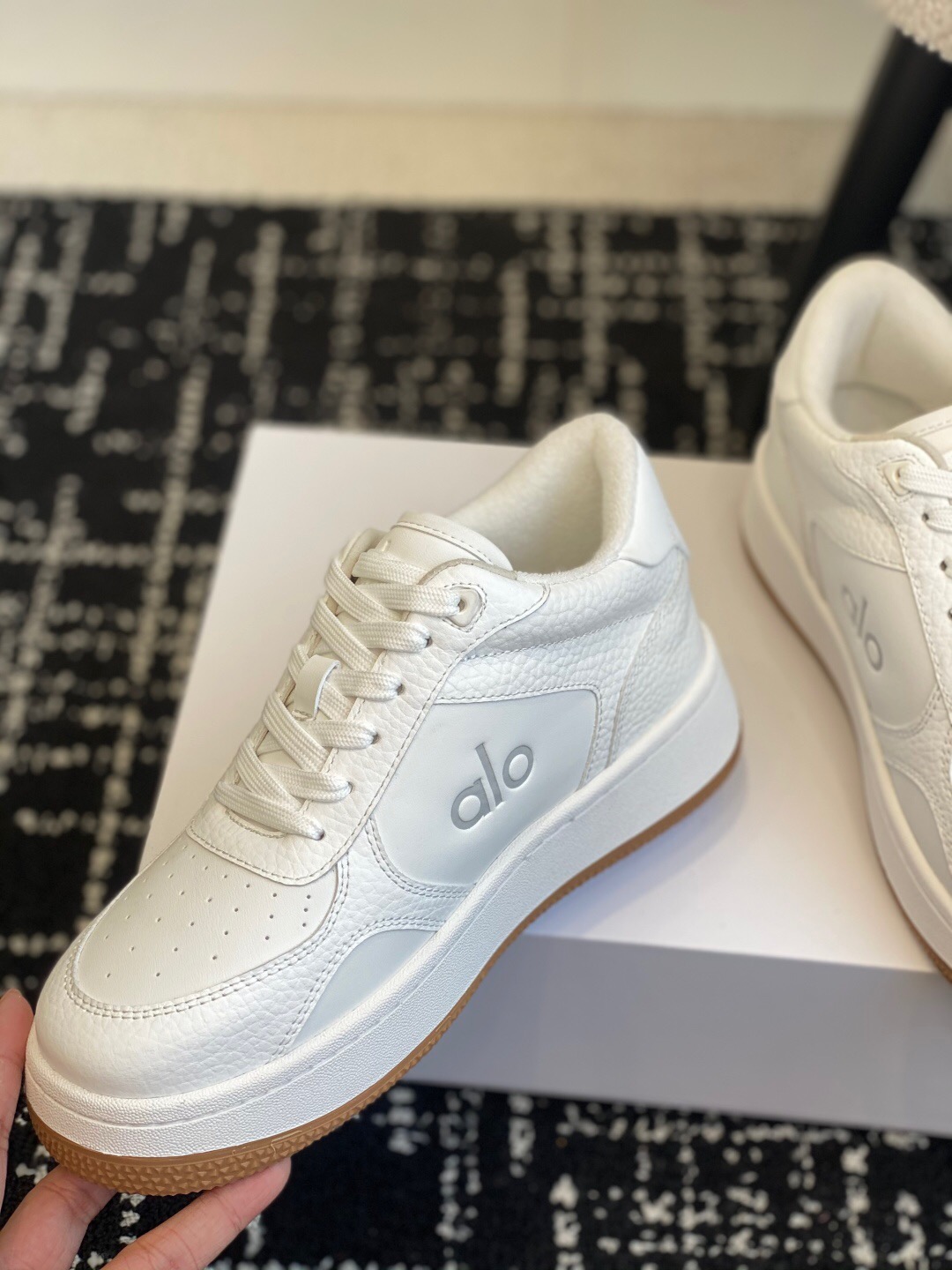 2025 Women Alo White Leather Casual Sneakers KFY00280