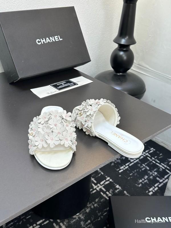 2025 Women Chanel White Leather Slippers
