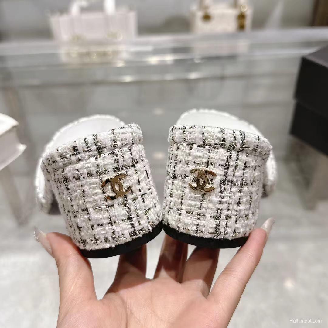 2025 Women Chanel White Black Tweed Slippers LY00280