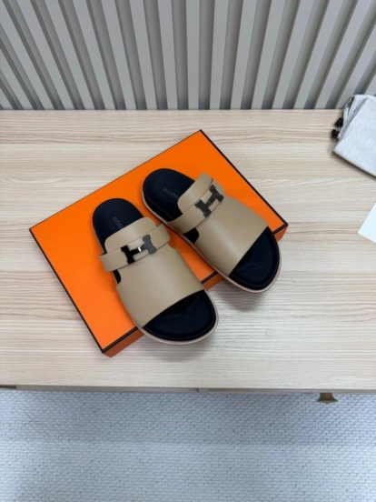2025 Slippers Hermès Beige Black Leather Slippers