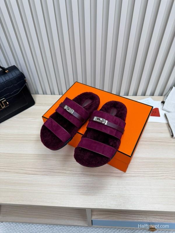 2024 Slippers Hermès Burgundy Shearling Sandals 