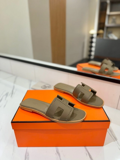2025 Women Hermès Khaki Leather Slippers