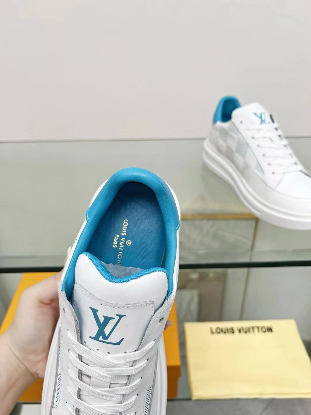 2024 Unisex Louis Vuitton White Blue Leather Sneakers Maxi Damier MJ00330