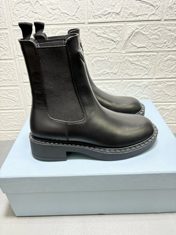 2024 Women Prada Black Leather Chelsea Boot MJ00380