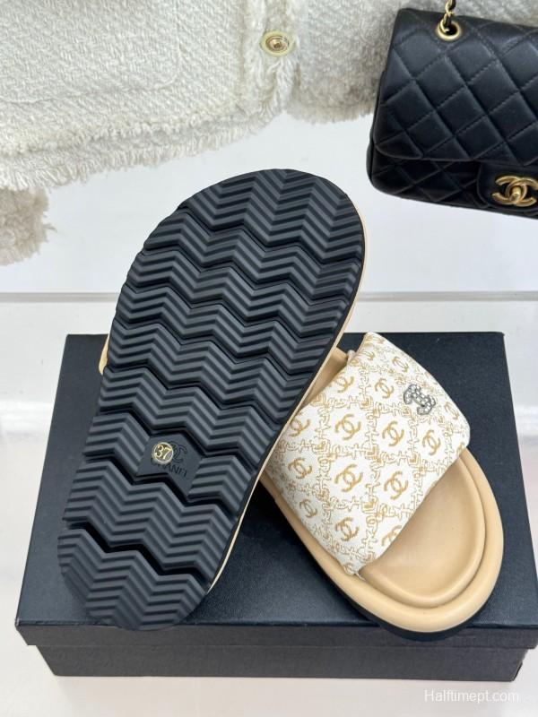2025 Slippers Chanel Beige White Canvas Slippers