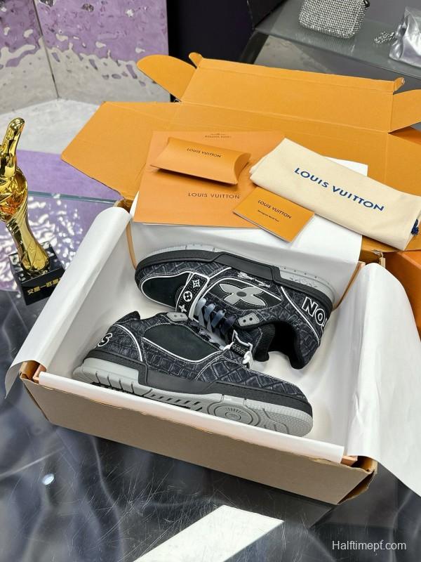 2024 Men Louis Vuitton Black White Leather Suede LV Trainer Sneakers