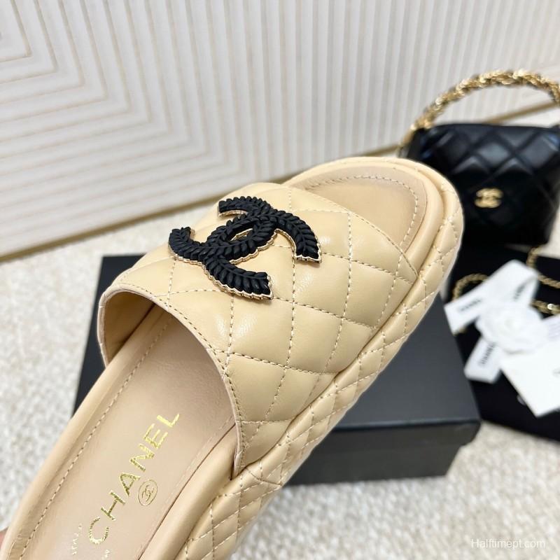 2025 Slippers Chanel Beige Leather Slippers CC Logo