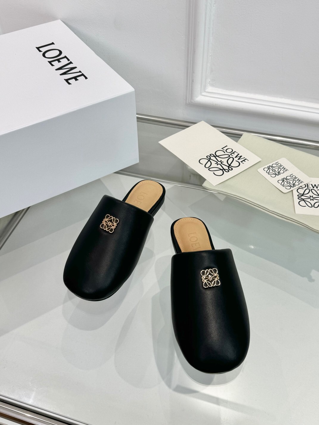 2025 Women Loewe Black Leather Slippers LY00270