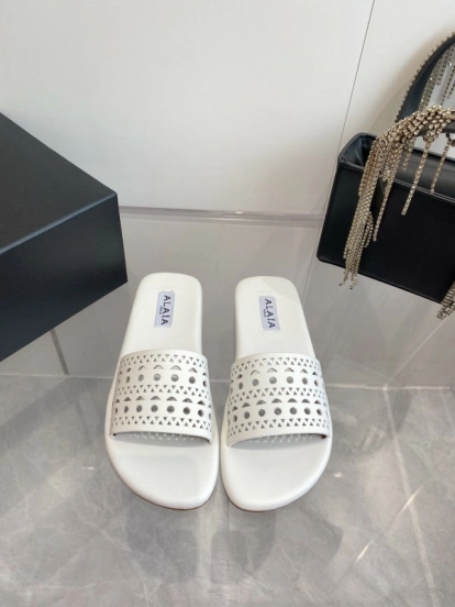 2025 Alaia White Leather Slippers KFY00280