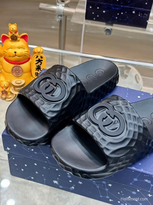 2025 Men Gucci Black Rubber Slippers Interlocking G KFY00170