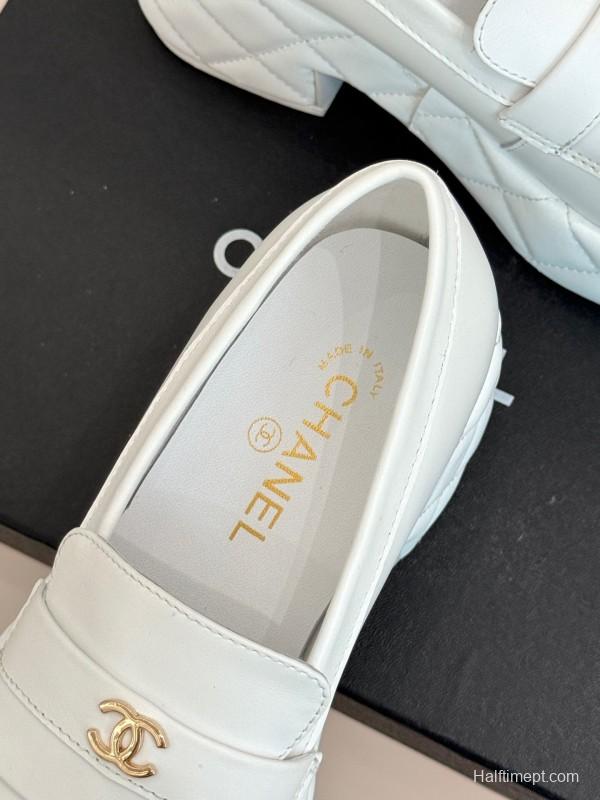 Chanel 25K Fall/Winter New Double C Platform Loafer Shoes with Waterproof Platform - KFY00320