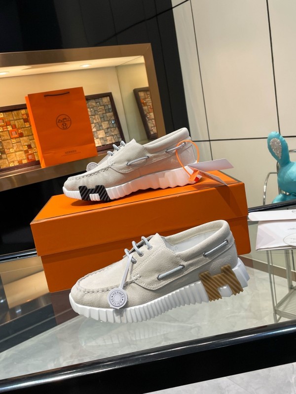 Hermès Classic Casual Sports Shoes with Exaggerated H Logo and Custom Sole - LY00300