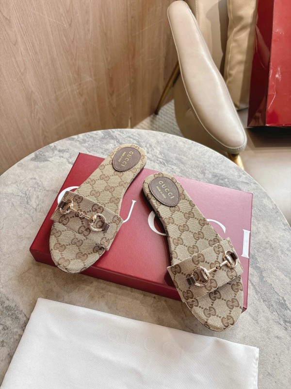 Gucci 2025/SS Leather Mule Sandals with Light Gold Horsebit Detail - LY00280