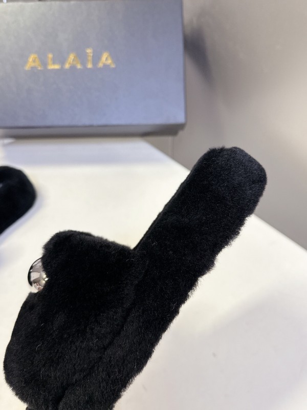Alaïa Fall/Winter 2025 Fur Slippers - KFY00230