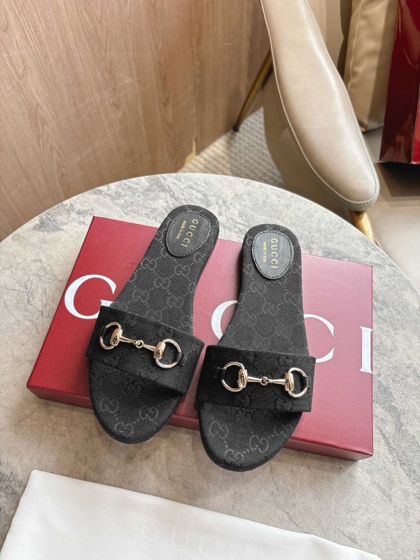 Gucci 2025/SS Leather Slide Sandals with Light Gold Hardware - LY00280