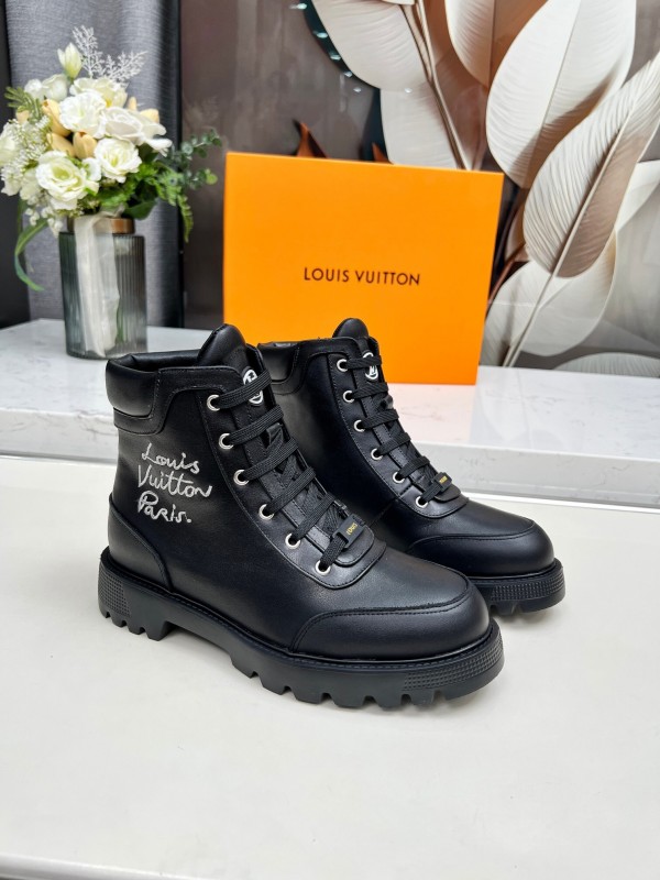 Louis Vuitton Territory Flat Boots with Monogram Embossing and Metal Eyelets - LY00310