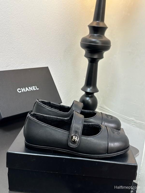 Chanel 2025 SS French Mary Jane Flat Shoes with Fur Trim - KFY00300