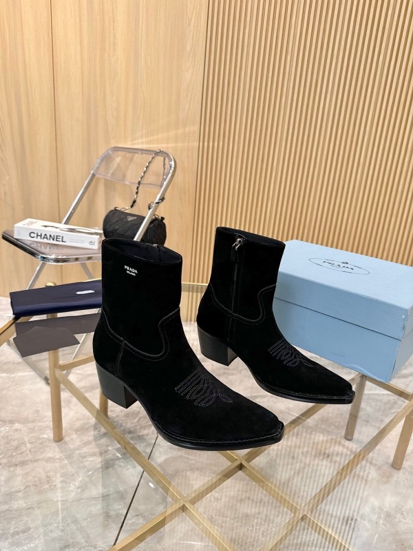Prada Classic Pointed Boots 2025 SS Collection - L Y00330