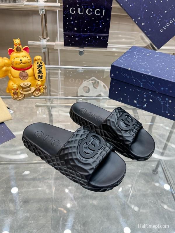 Gucci Lido Interlocking G Men's Sandals with Textured Rubber Sole - AS00170