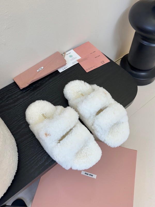 Miu Miu Spring/Summer 2025 Fur Slides - KFY00310