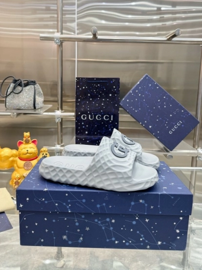 Gucci Lido Interlocking G Textured Rubber Sandals for Men - AS00170