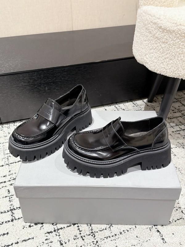 Balenciaga 2025 SS Loafers with Retro Design and Lightweight TPU Sole - KFY00320