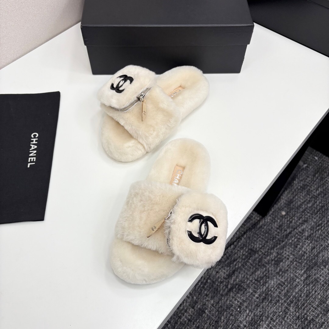 Chanel Spring/Summer 2025 Upgraded Fur Slippers with Rubber Sole - LY00270