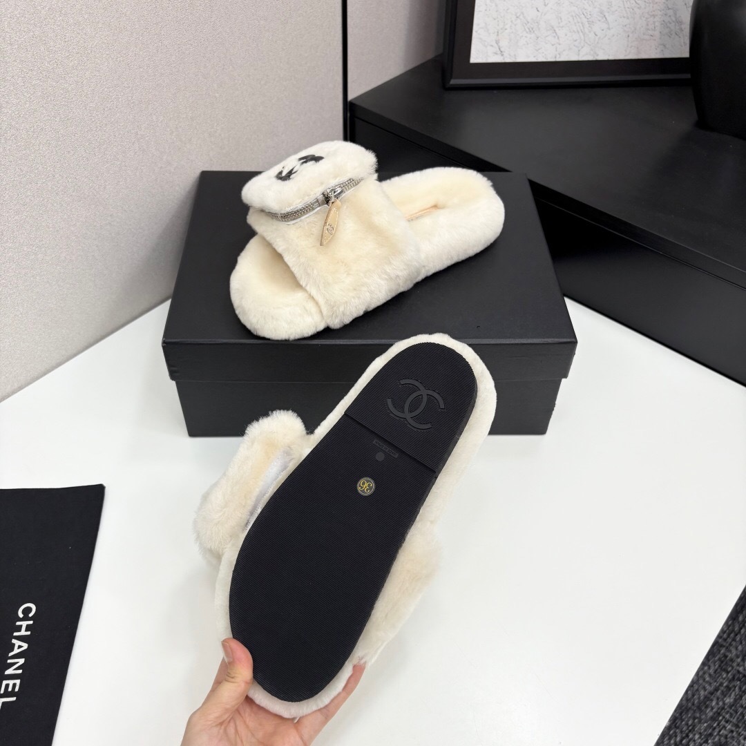 Chanel Spring/Summer 2025 Upgraded Fur Slippers with Rubber Sole - LY00270
