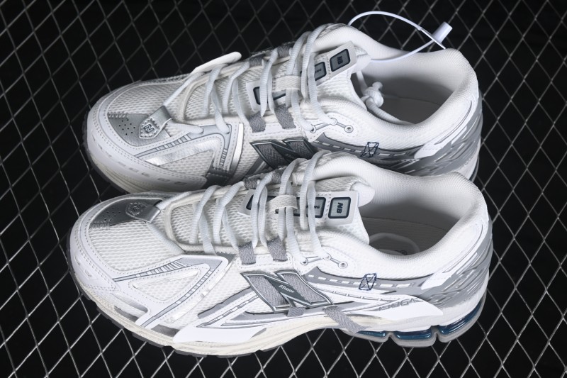 New Balance 1906 Retro Running Shoes with Lightweight Leather and Mesh Upper - U190643N