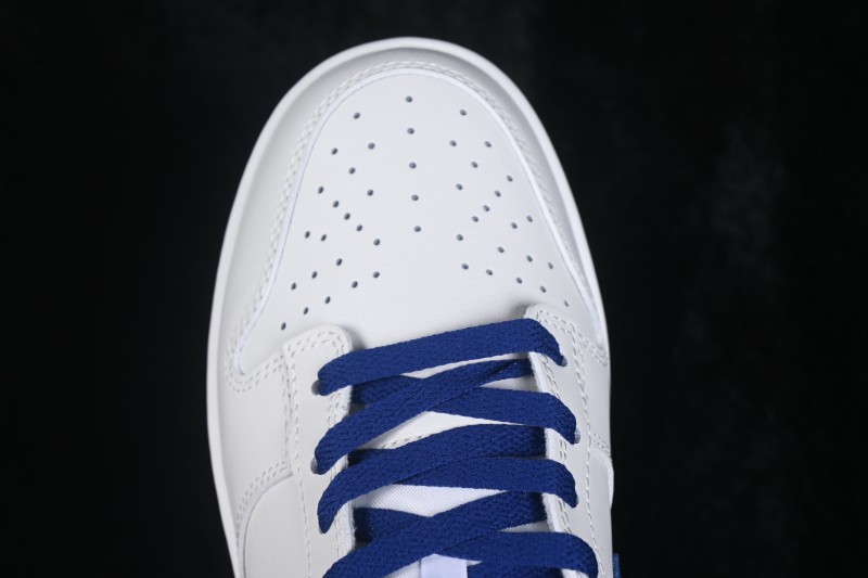 Nike SB Dunk Low Skateboarding Shoes in White and Green - HF5441-117