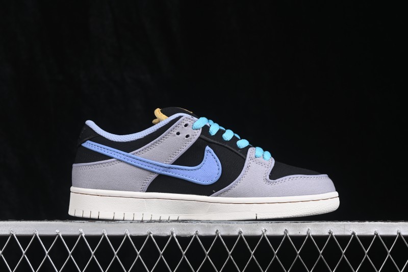 Nike SB Dunk Low Skateboarding Shoes with Cushioned Collar - FN5880-001