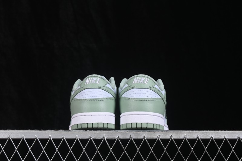 Nike SB Dunk Low Light Green Low-Top Skateboarding Shoes - IM6572-002