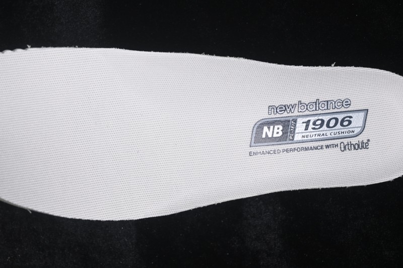 New Balance 1906 Retro Running Shoes with Lightweight Leather and Mesh Upper - U190643N