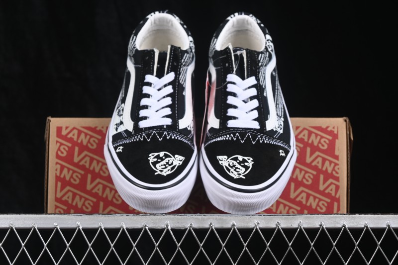 Vans Old Skool Low-Top Skateboarding Shoes - VN00056239