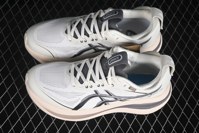Asics Gel-Nimbus 28 Retro Breathable Cushioned Running Shoes for Men - 1011C032-100