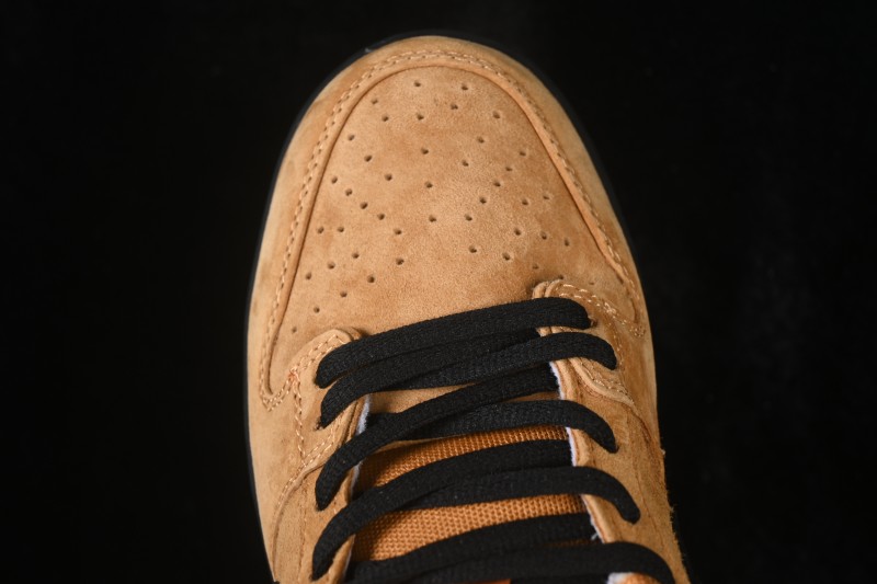Nike SB Dunk Low Skateboarding Shoes with Cushioned Collar - BQ6817-204