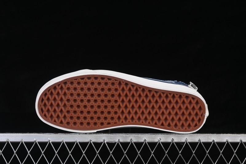 Vans Old Skool Frayed Low-Top Skateboarding Shoes - VN000E9HGTL