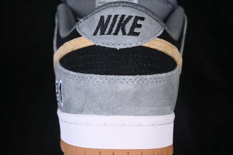 Nike SB Dunk Low Skateboarding Shoes with Cushioned Collar - BQ6817-204