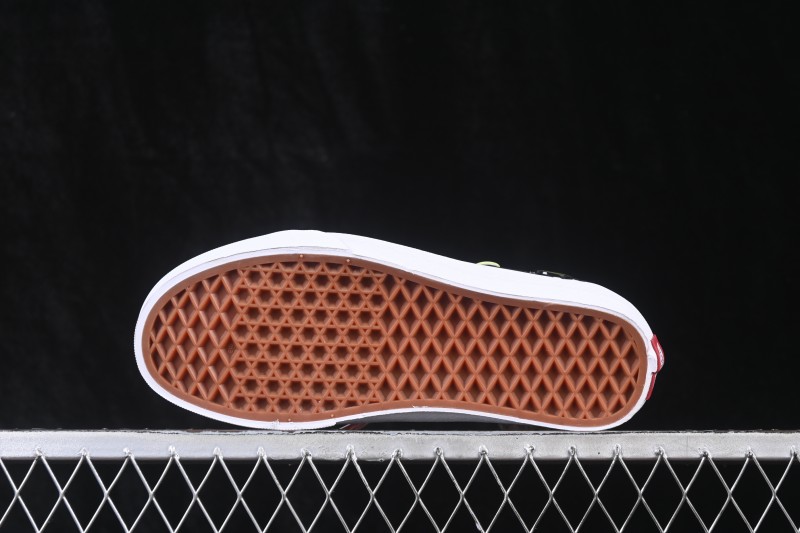 Vans Old Skool Low-Top Skateboarding Shoes with Classic Side Stripe - VN000EGY617