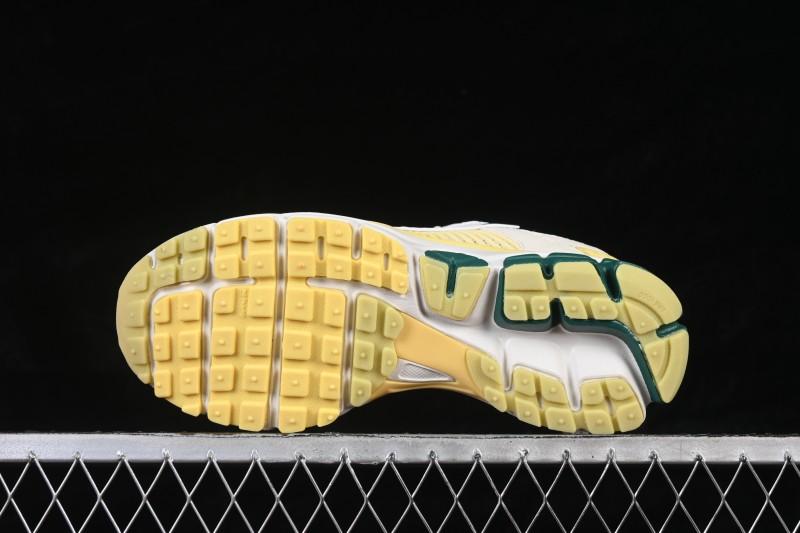 Nike Vomero 5 Retro Running Shoes with Mesh and Synthetic Overlays - FN8361-100