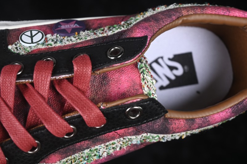 Vans Sk8-Low Casual Skateboarding Shoes with Detachable Badge Embellishments - VN0A4UUK6BT