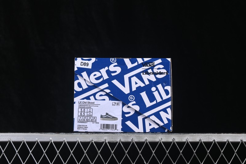 Vans Old Skool Low-Top Casual Skateboarding Shoes with Classic Side Stripe - VN000EJUGR4