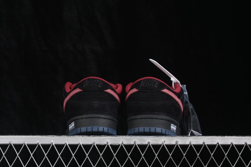 Nike SB Dunk Low Skateboarding Shoes with Cushioned Collar - HQ1625-600