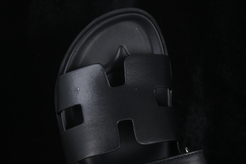 Hermes Chypre Flat Slide Sandals with Embossed Logo - Black