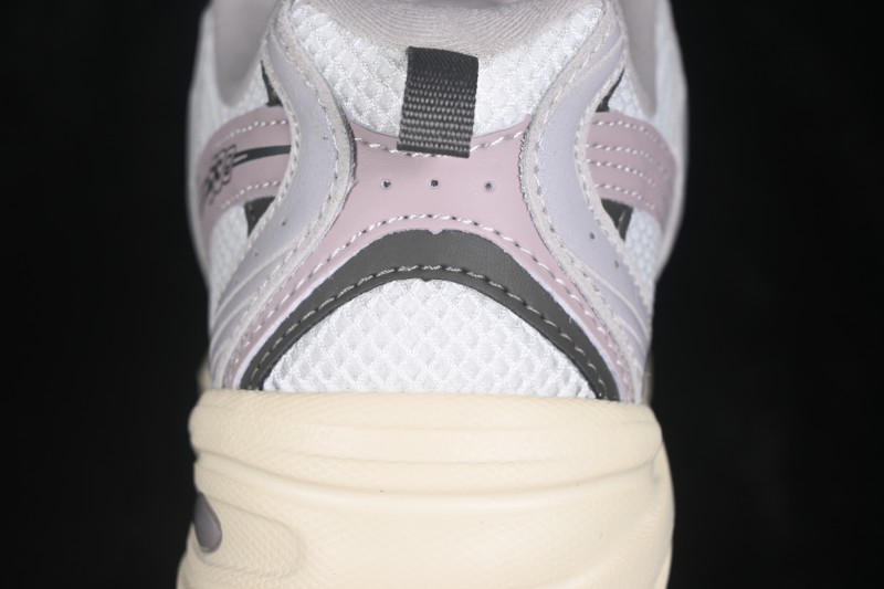 New Balance NB530 Series Retro Leisure Running Shoes with Lightweight Cushioning - U5307VI