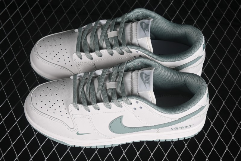 Nike SB Dunk Low Skateboarding Shoes with Cushioned Collar - WG0320-142