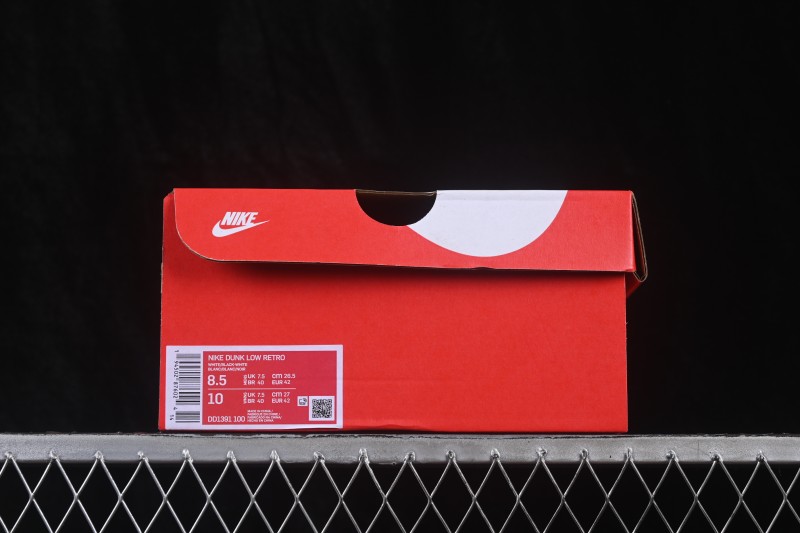 Nike SB Dunk Low Skateboarding Shoes with Lace-Up Closure - DD1391-100
